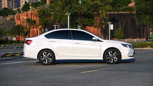 全系獨(dú)懸四輪碟剎，東南A5翼舞產(chǎn)品力解析，舞動(dòng)同級(jí)新標(biāo)桿？